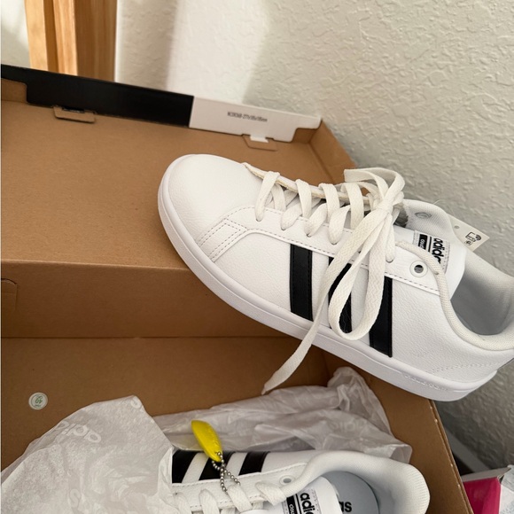 Adidas Cloudfoam White and Black Sneakers - Picture 2 of 3